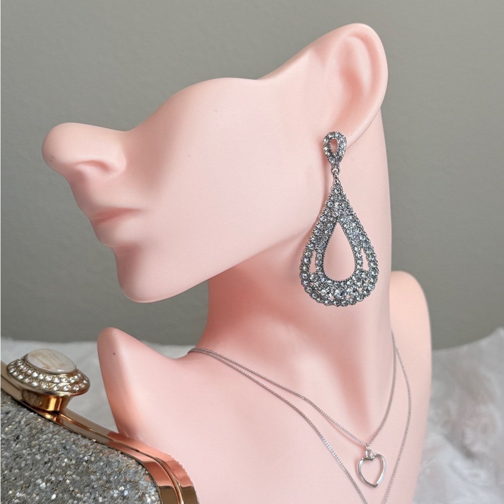 ⚜️ Elegant Silver Teardrop Earrings